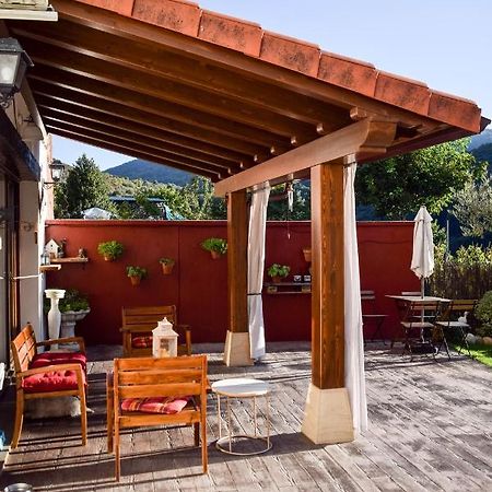 Naquela Castroviejo Guest House Ngoại thất bức ảnh