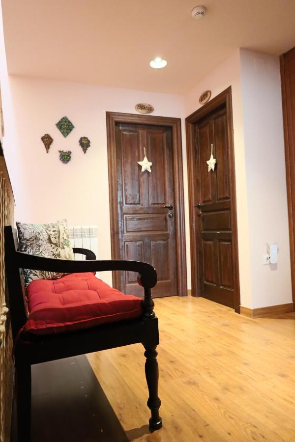 Naquela Castroviejo Guest House Ngoại thất bức ảnh