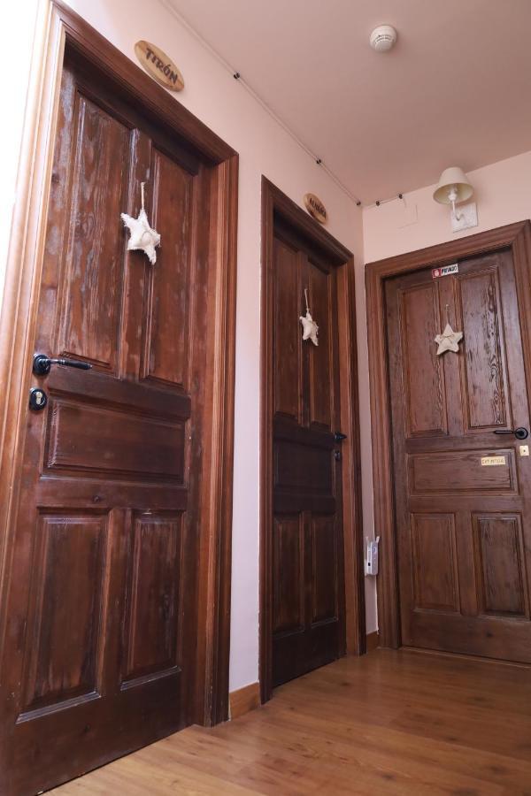 Naquela Castroviejo Guest House Ngoại thất bức ảnh