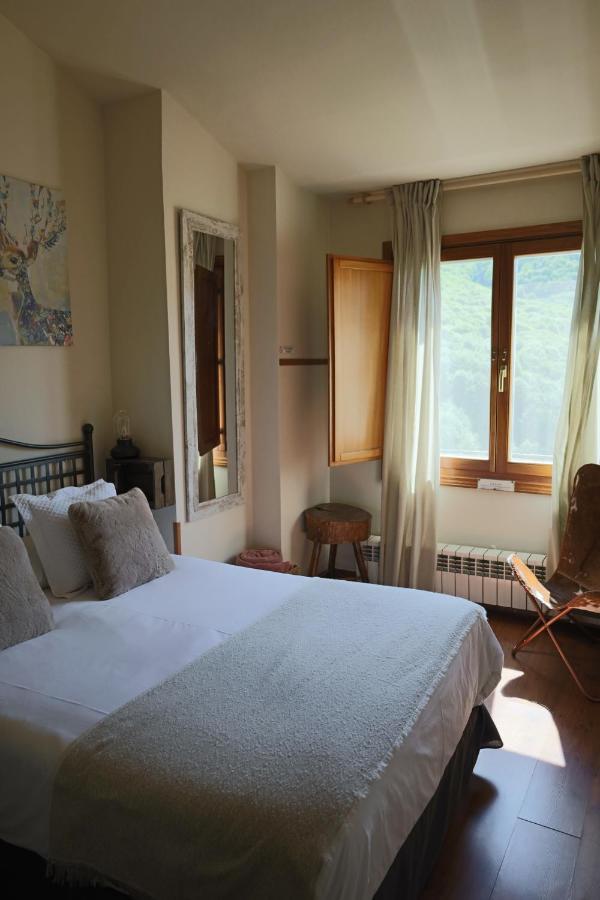 Naquela Castroviejo Guest House Ngoại thất bức ảnh