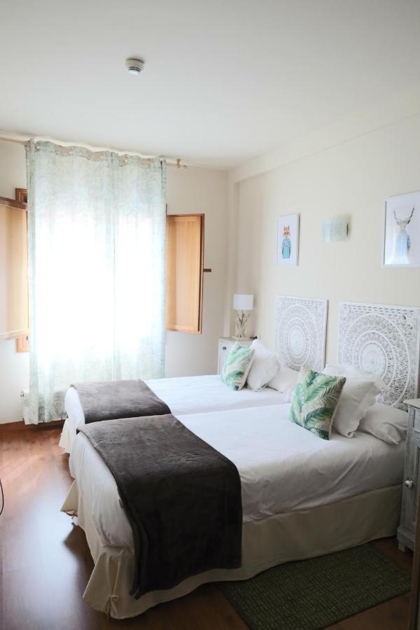 Naquela Castroviejo Guest House Ngoại thất bức ảnh